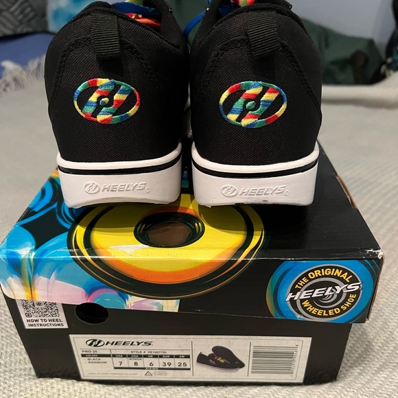 Womens Heelys - Picture 3 of 3